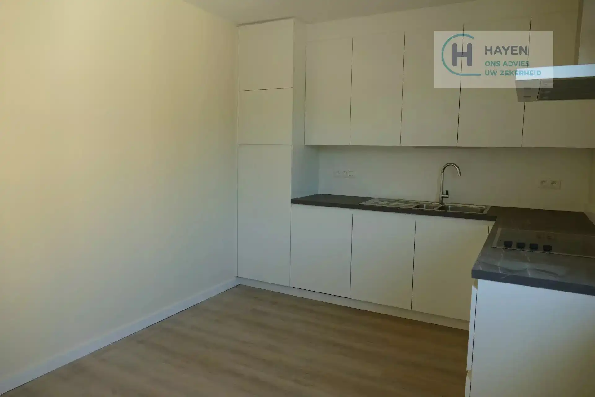Commercieel pand met woonst en 2 studio's foto 50
