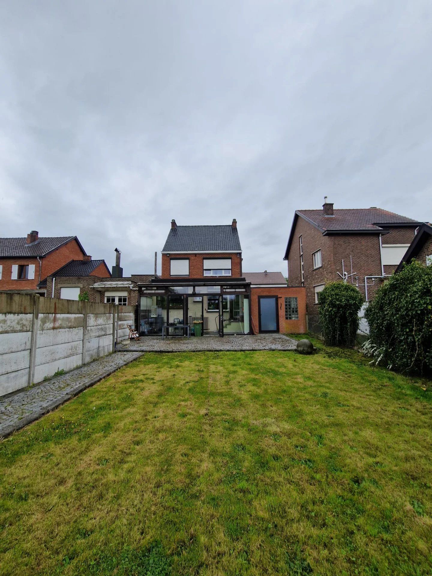 Woning met 2 slaapkamers, garage en tuin foto 17