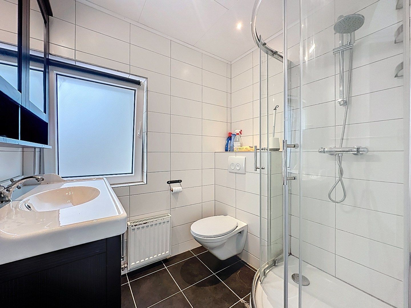 Gerenoveerde half vrijstaande woning met royale tuin en dubbele garage. foto 31