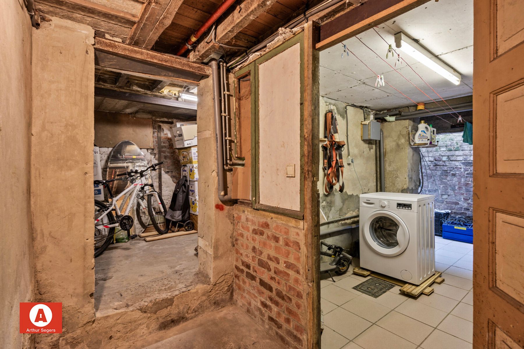 Woonhuis opgesplitst in 2 appartementen/woon-entiteiten foto 25