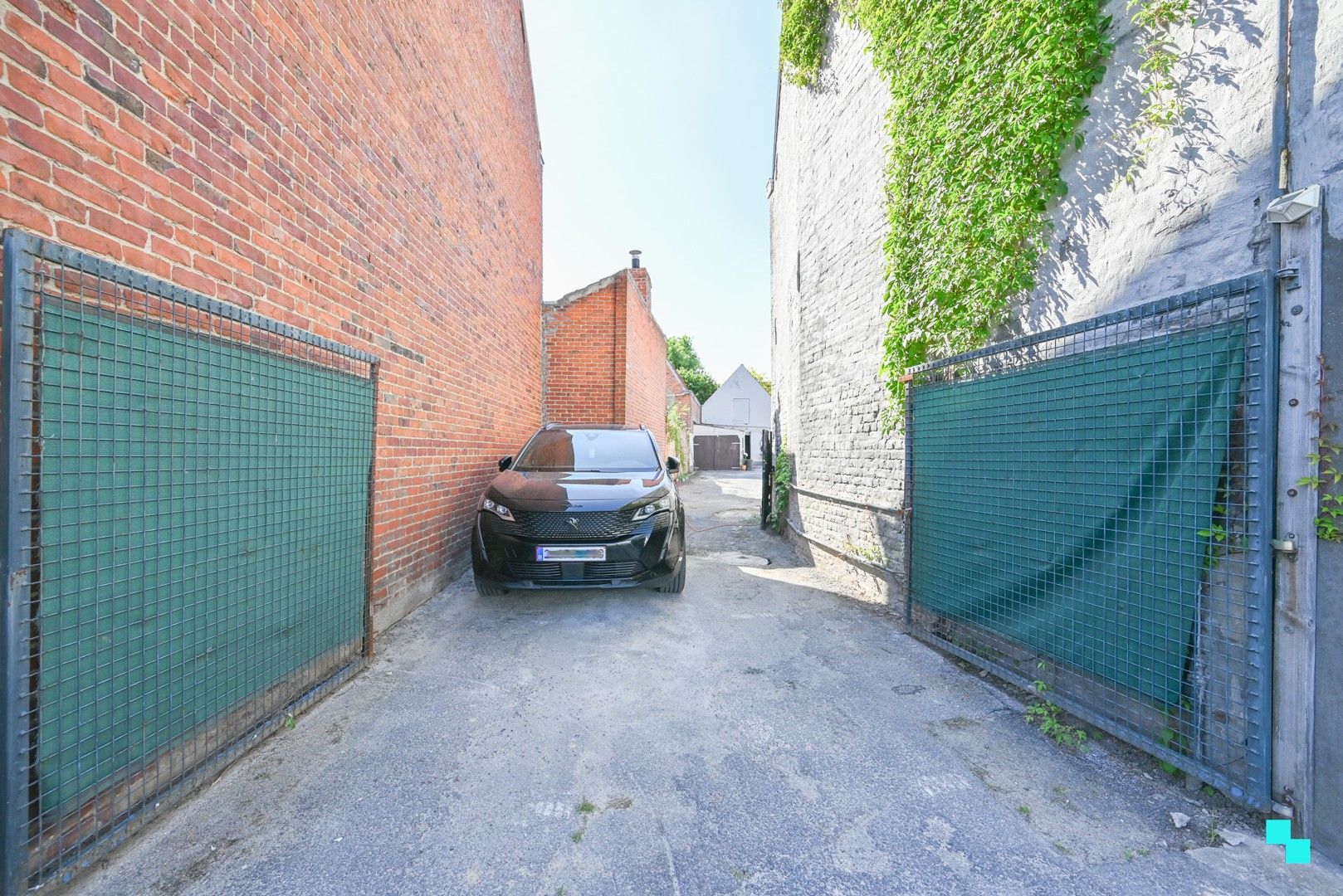 Halfopen woning met opslagruimte nabij centrum Izegem foto 30