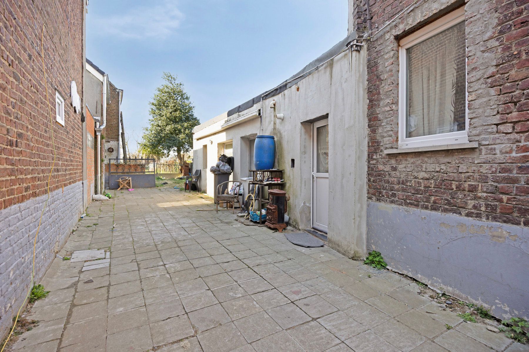 Instapklare halfopen bebouwing met vijf slaapkamers foto 24