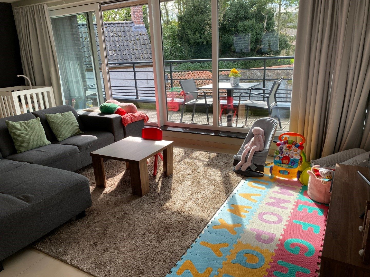 Ruim appartement met 2 terrassen.  foto 6