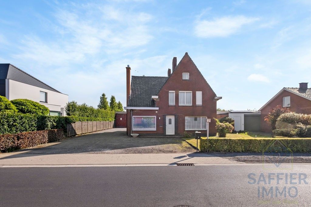 Ruime woning met loods op een perceel van 2200m². foto 2