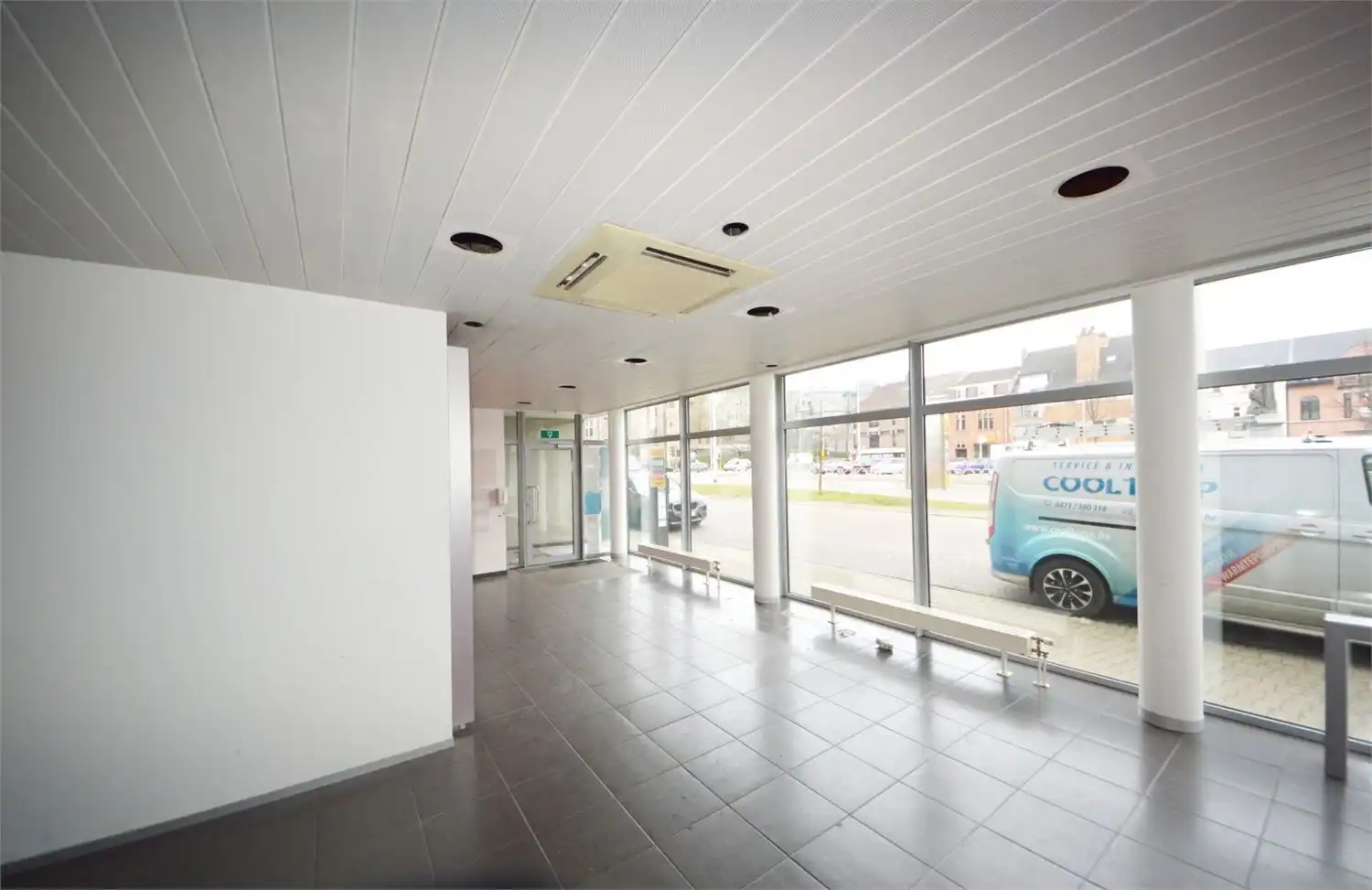 MODERN COMMERCIEEL GELIJKVLOERS 400 M2 OPTIONELE PARKING foto 8