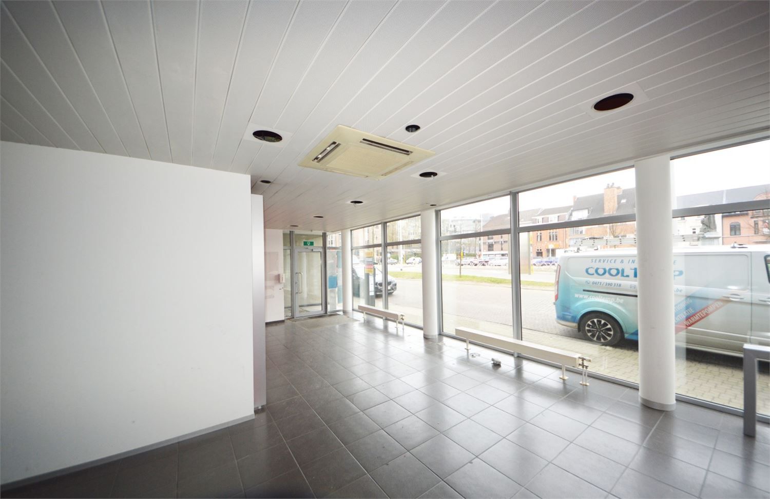 MODERN COMMERCIEEL GELIJKVLOERS 400 M2 OPTIONELE PARKING foto 8