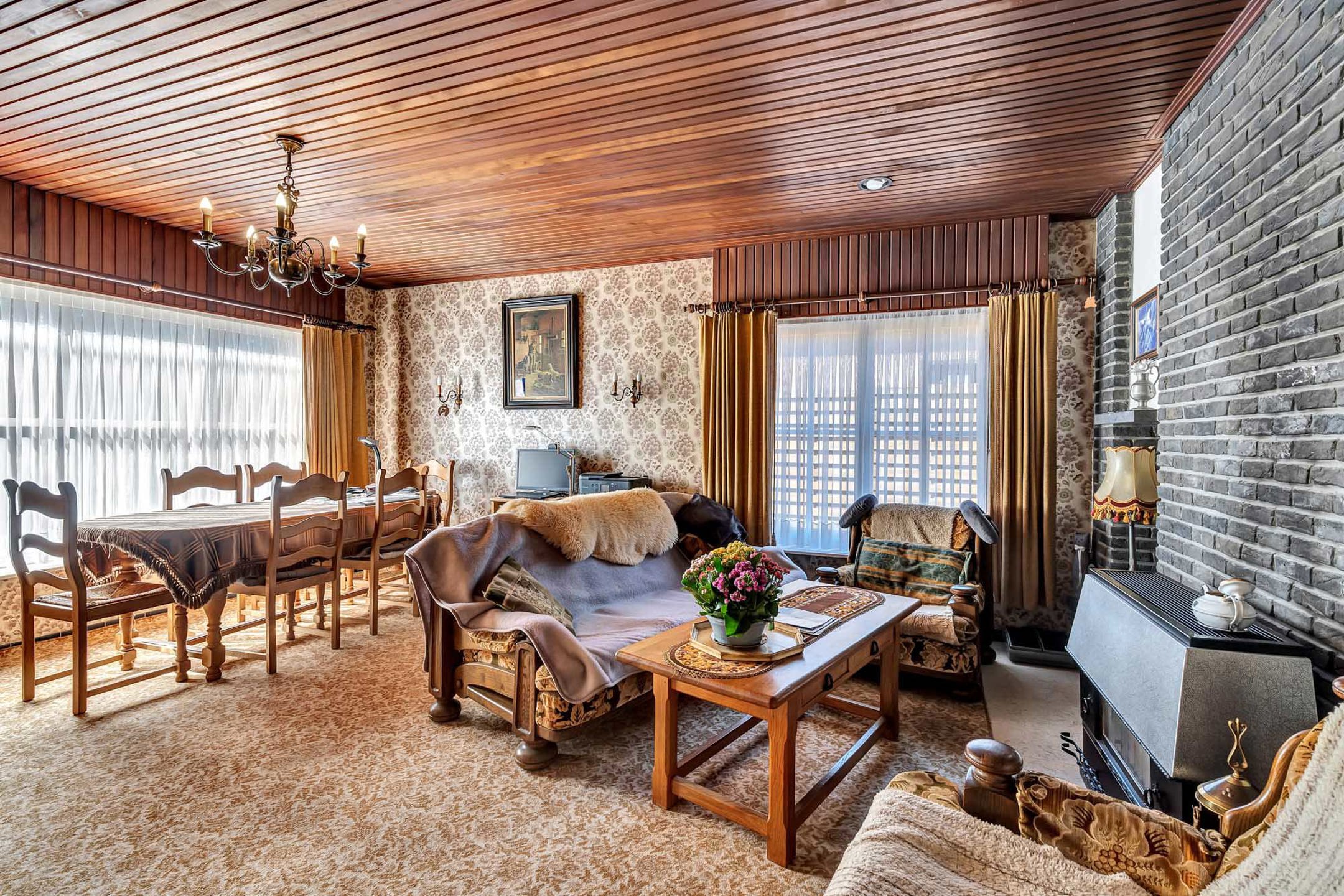 Te renoveren bungalow met aparte woonunit op topligging foto 3
