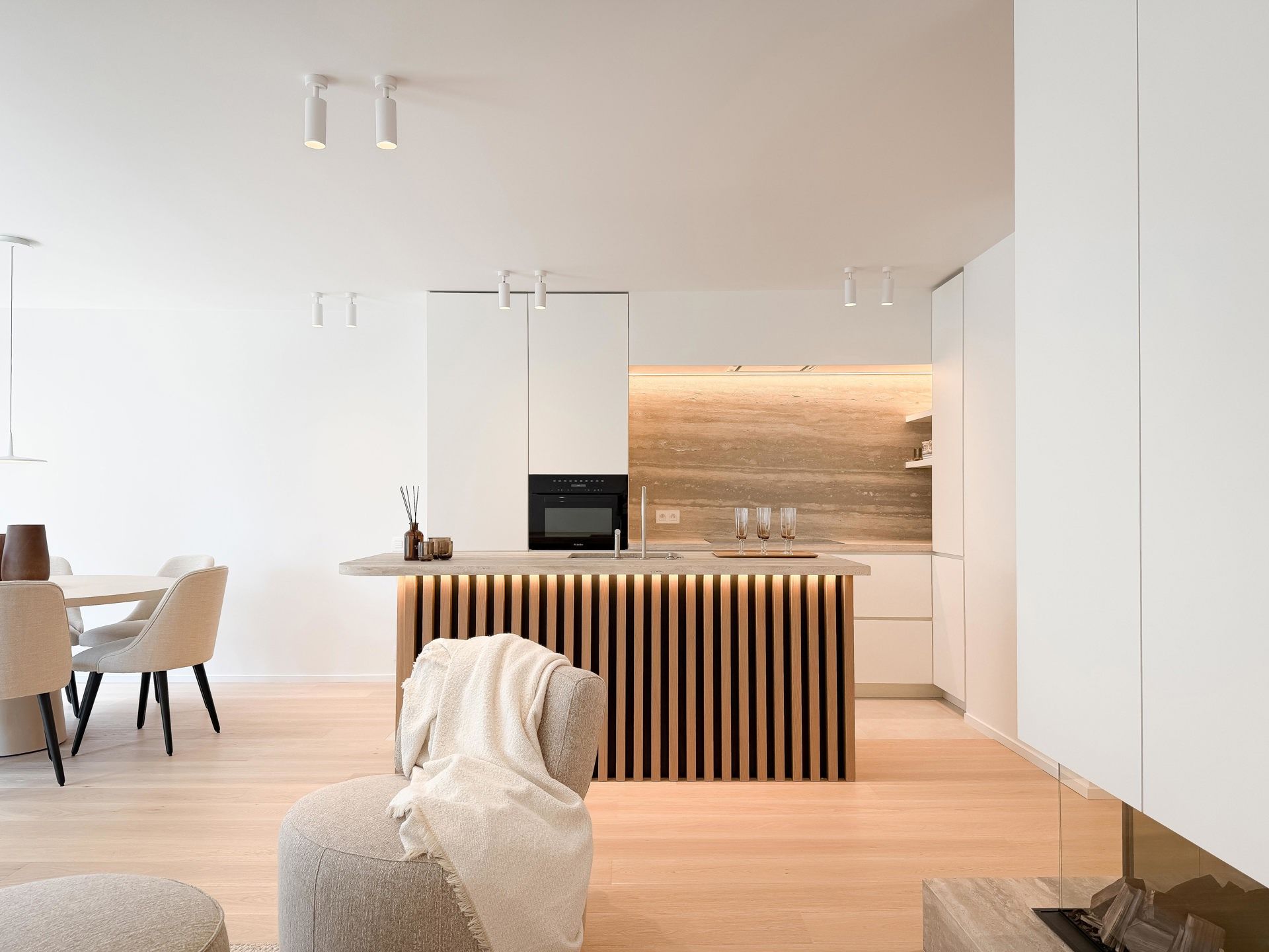 Volledig gerenoveerd appartement / Gemeubileerd / met garage foto 21