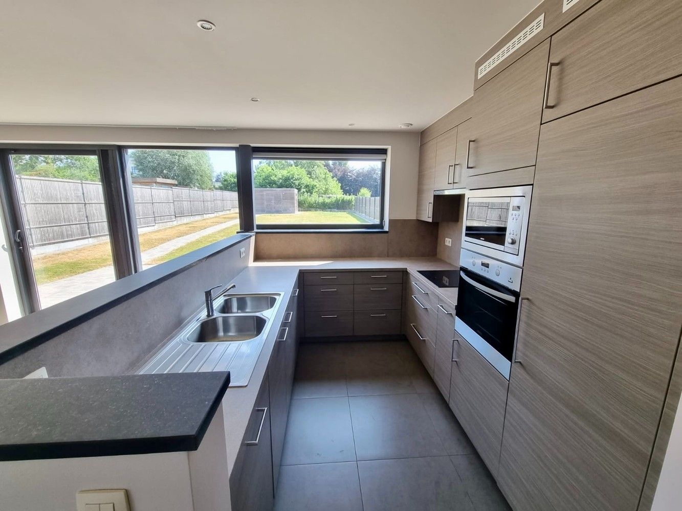 Ruime woning met 4 slaapkamers te huur! foto 4