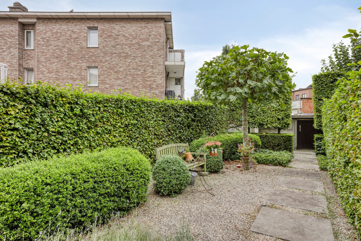 Mooie bel-étagewoning met 3 slks, garage, zomerkeuken en tuin! foto 39