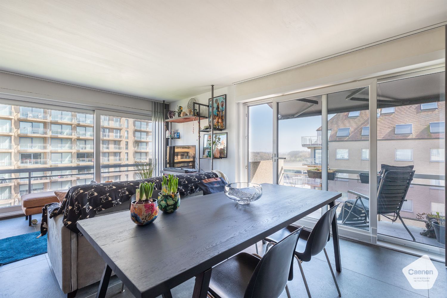 Hoofdfoto van de publicatie: Gerenoveerd hoekappartement met 3 slaapkamers en mooi uitzicht