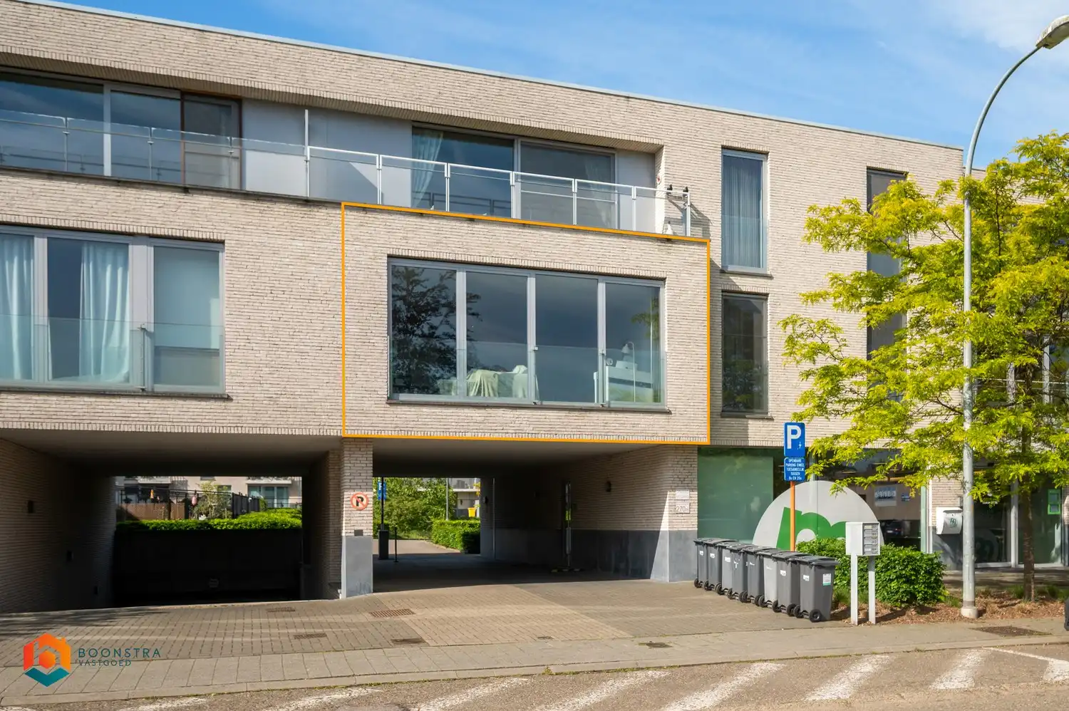 Lichtrijk appartement met 2 slpkrs en ondergrondse garagebox te Heist-op-den-Berg foto {{pictureIndex}}