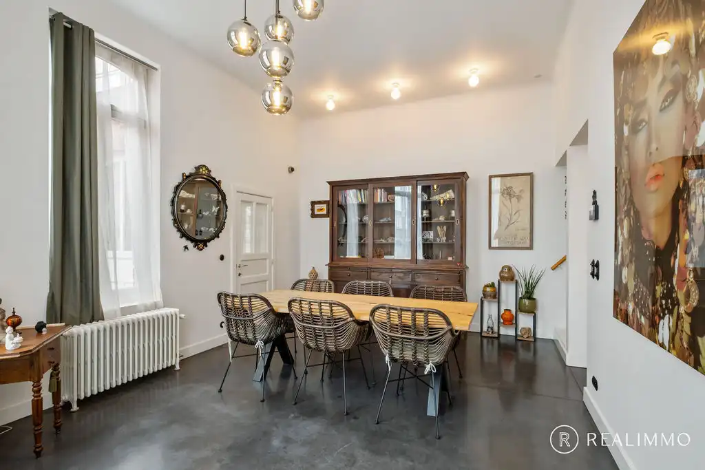 Authentiek gerenoveerde woning met ruim terras in hartje Avelgem foto 6