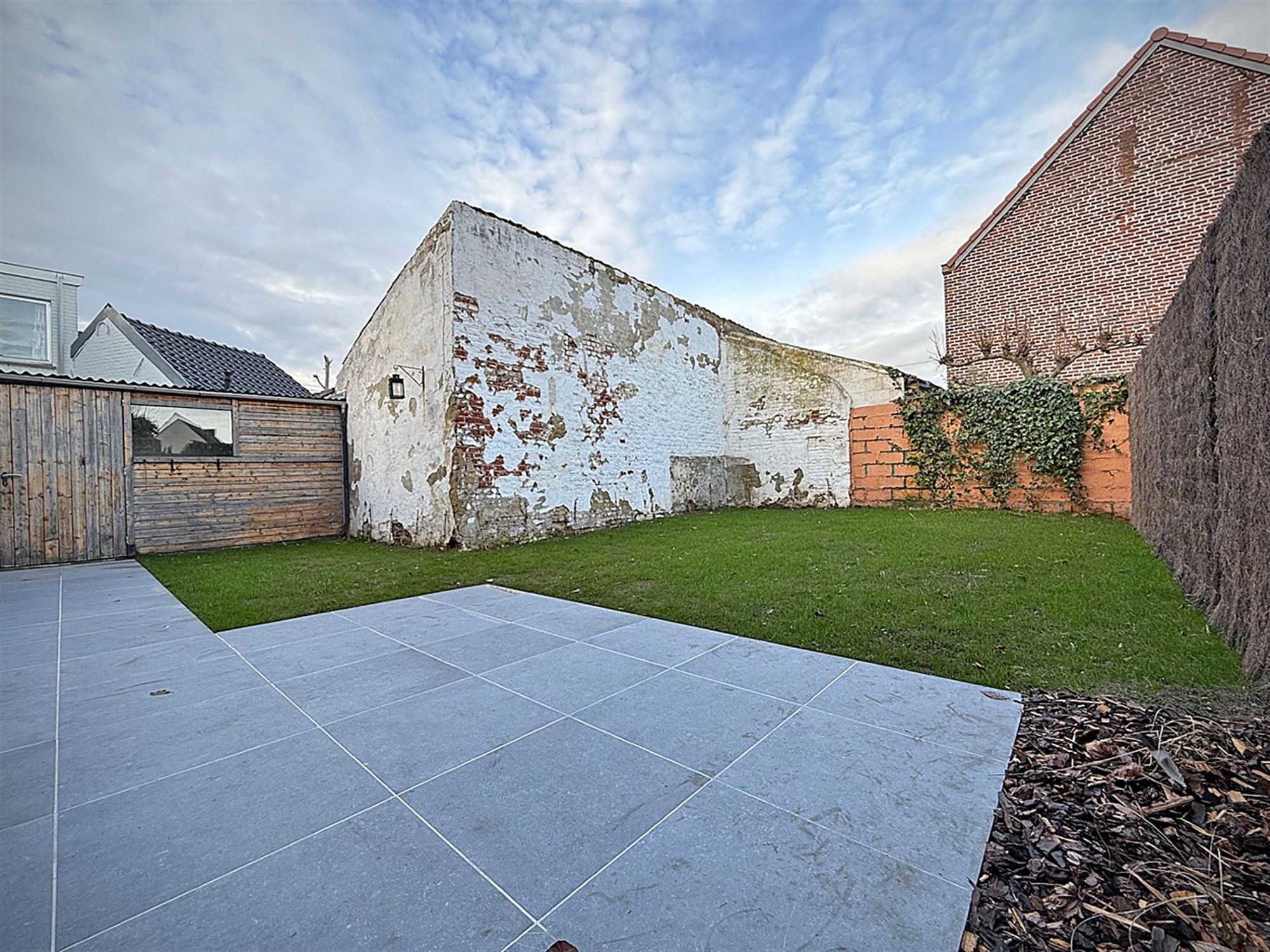 INSTAPKLARE gerenoveerde WONING met 3 slpks, badk., garage & tuintje/terras. foto 11