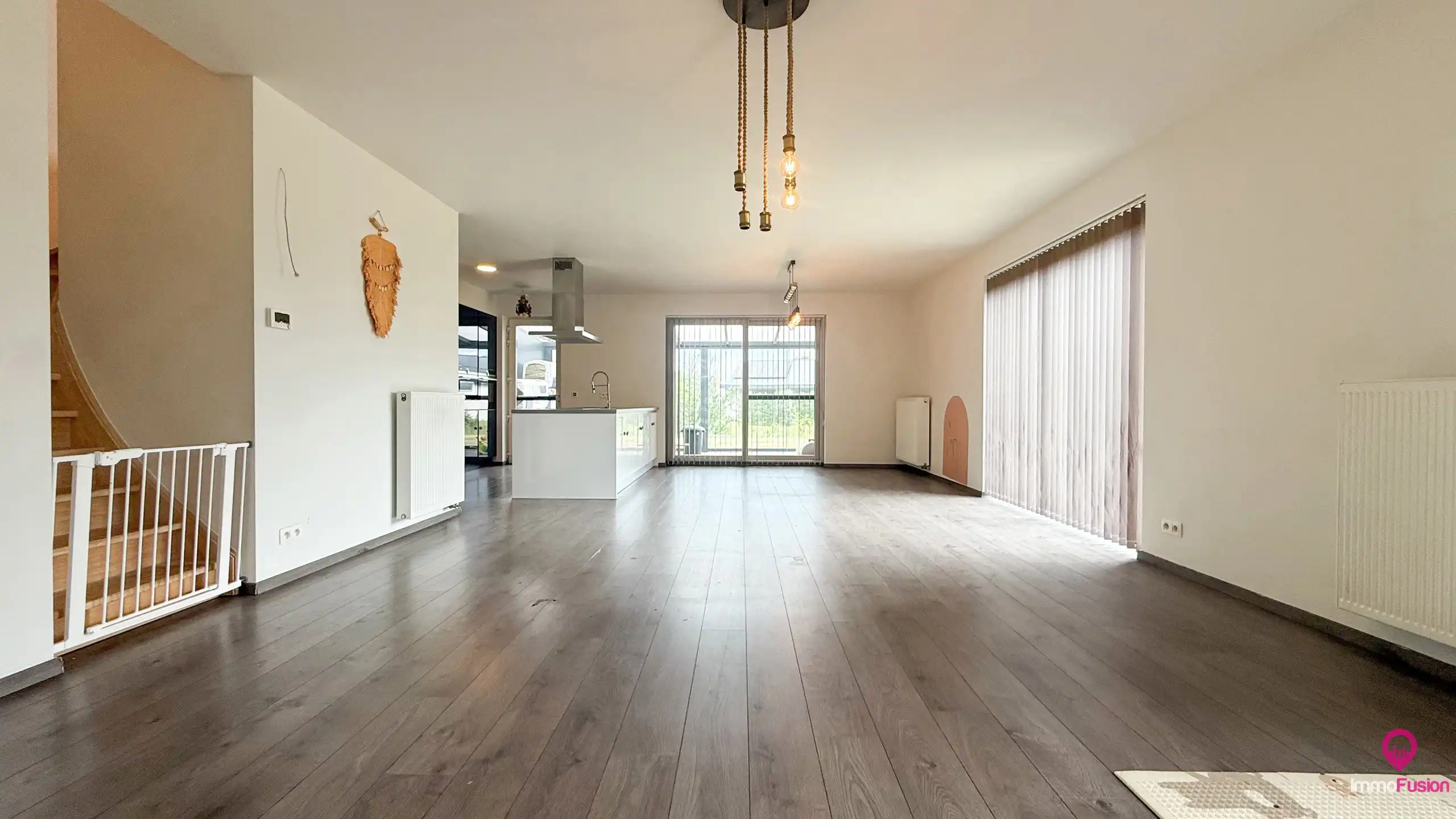 Recente halfopen woning met 3slpks, veranda en ruime tuin! foto 6