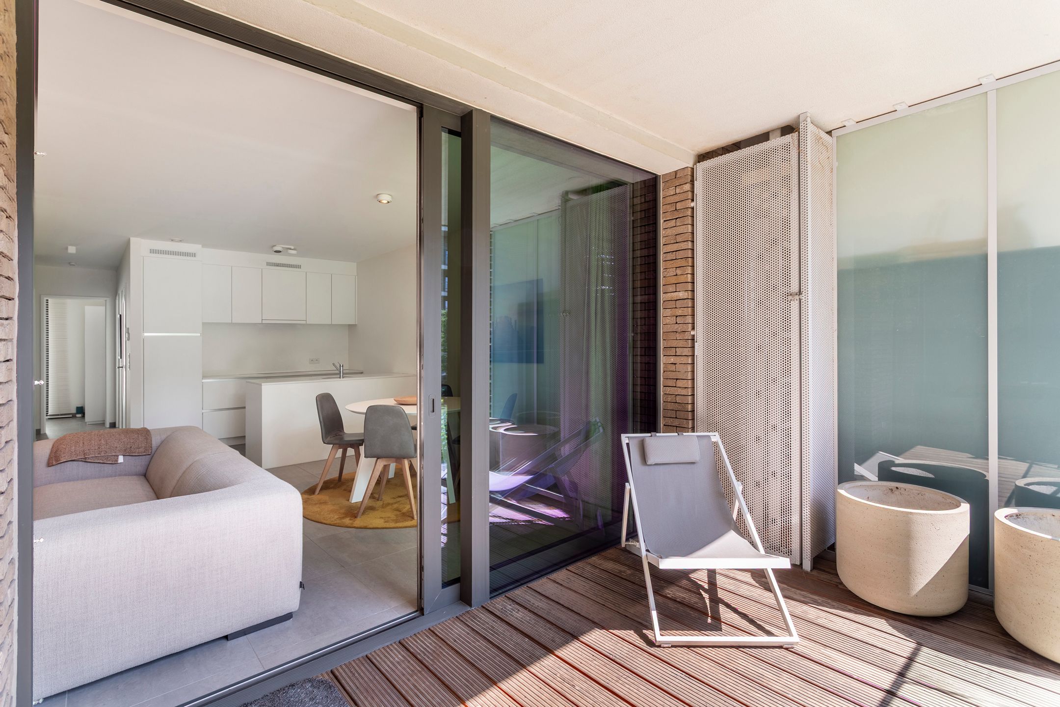 instapklaar app. met 2 slpks en ruim Z-terras op Nieuw-Zuid foto 2