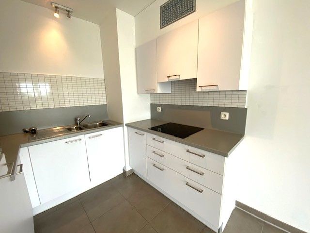 Topligging 1 slpka appartement + terras + autostaanplaats centrum Geel foto 9