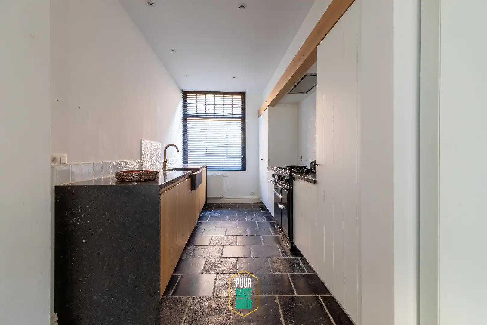 Prachtig gerestaureerde hoekwoning met dubbele garage bij 't Zand foto 11