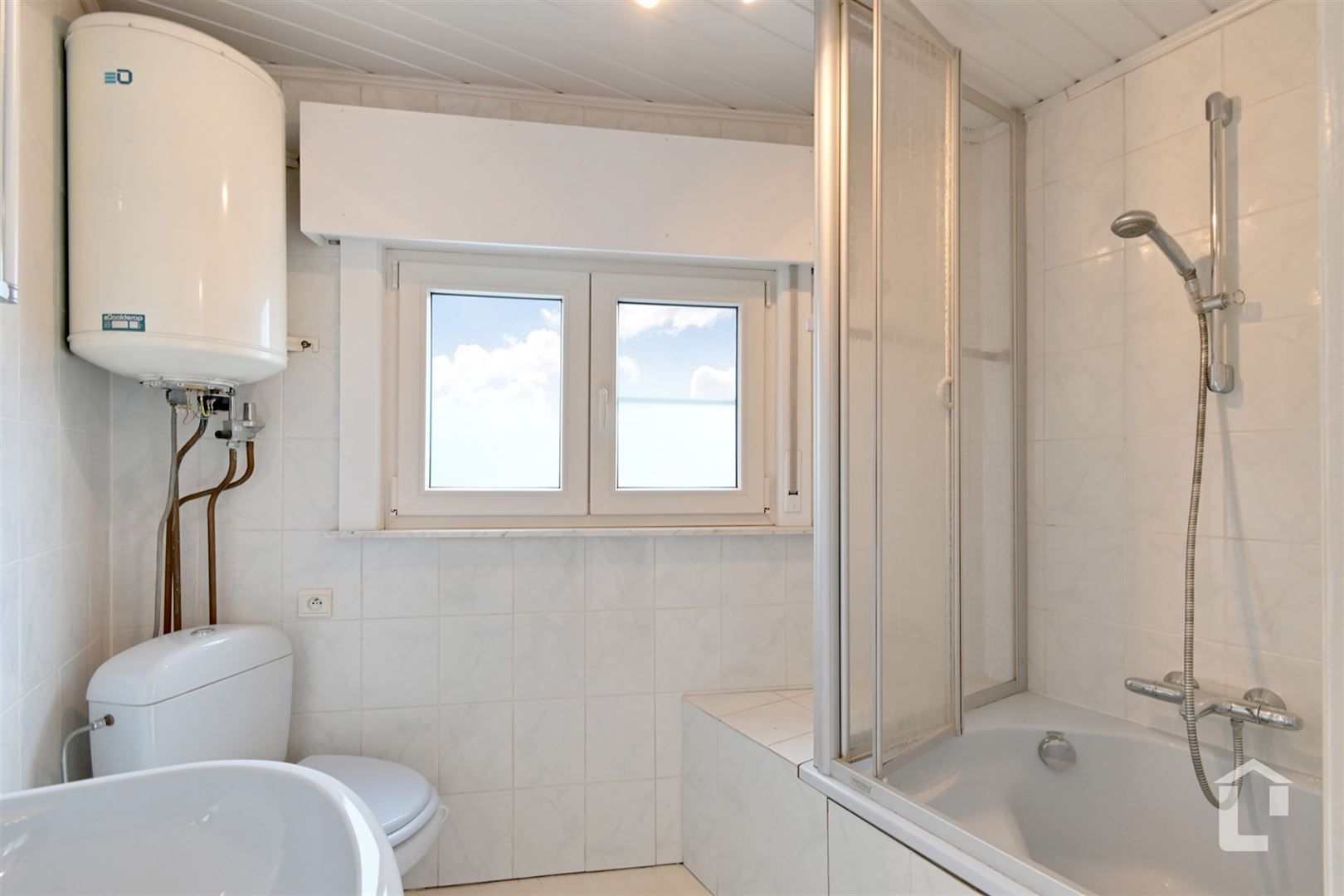 Te renoveren stadswoning tussen Gent en Oostakker foto 11