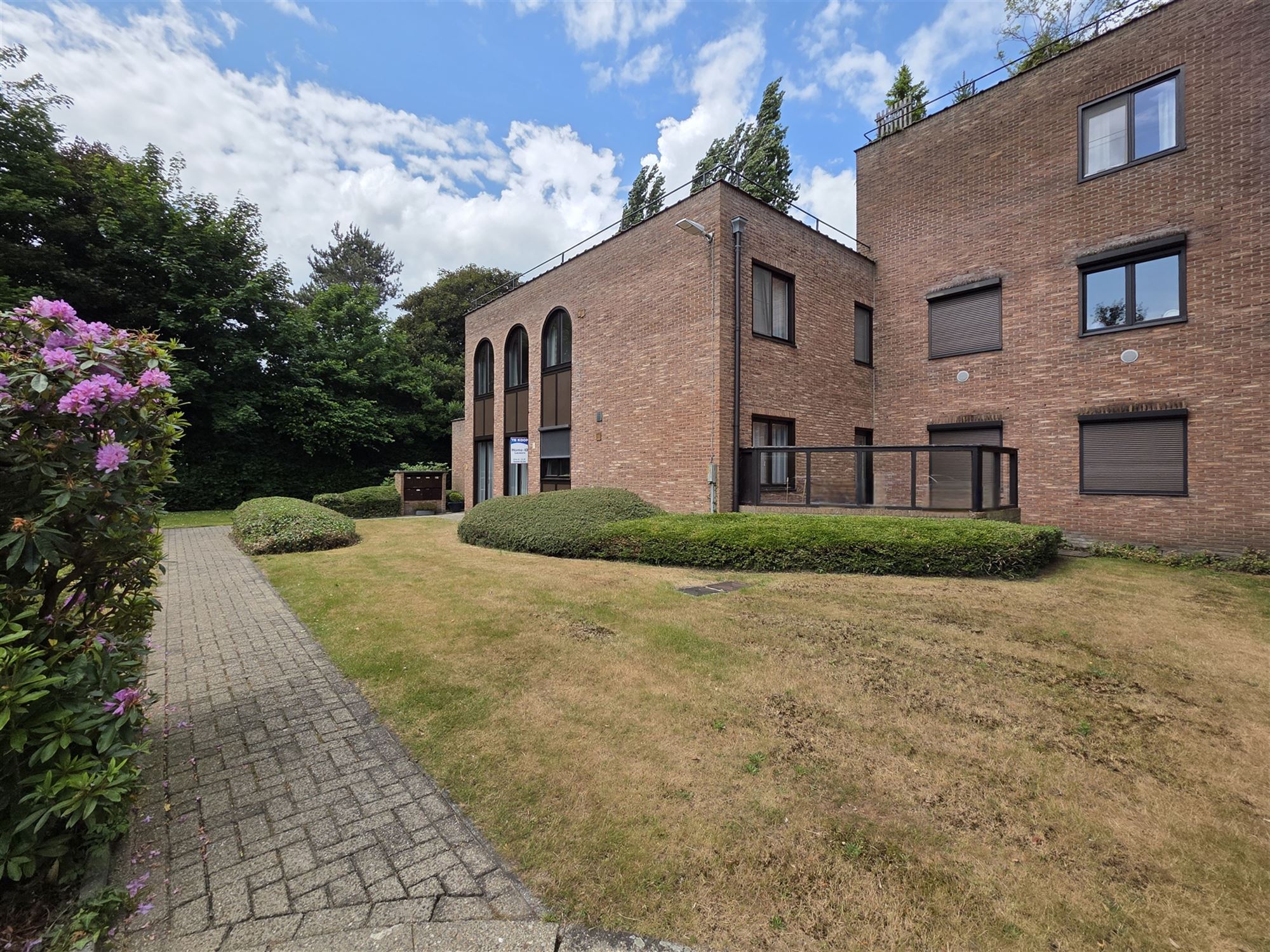 In park: gelijkvloers appartement 2 slpks, terras, garage foto 2
