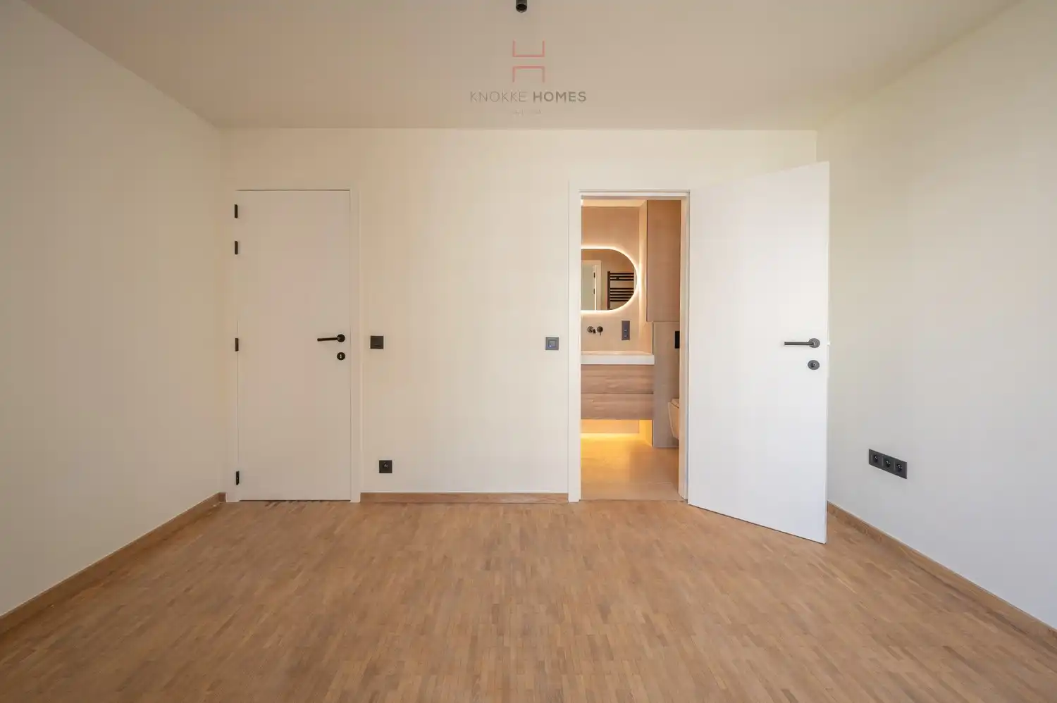 Gerenoveerd 3-kamerappartement met Zuidgericht terras vlakbij het Albertstrand foto 12