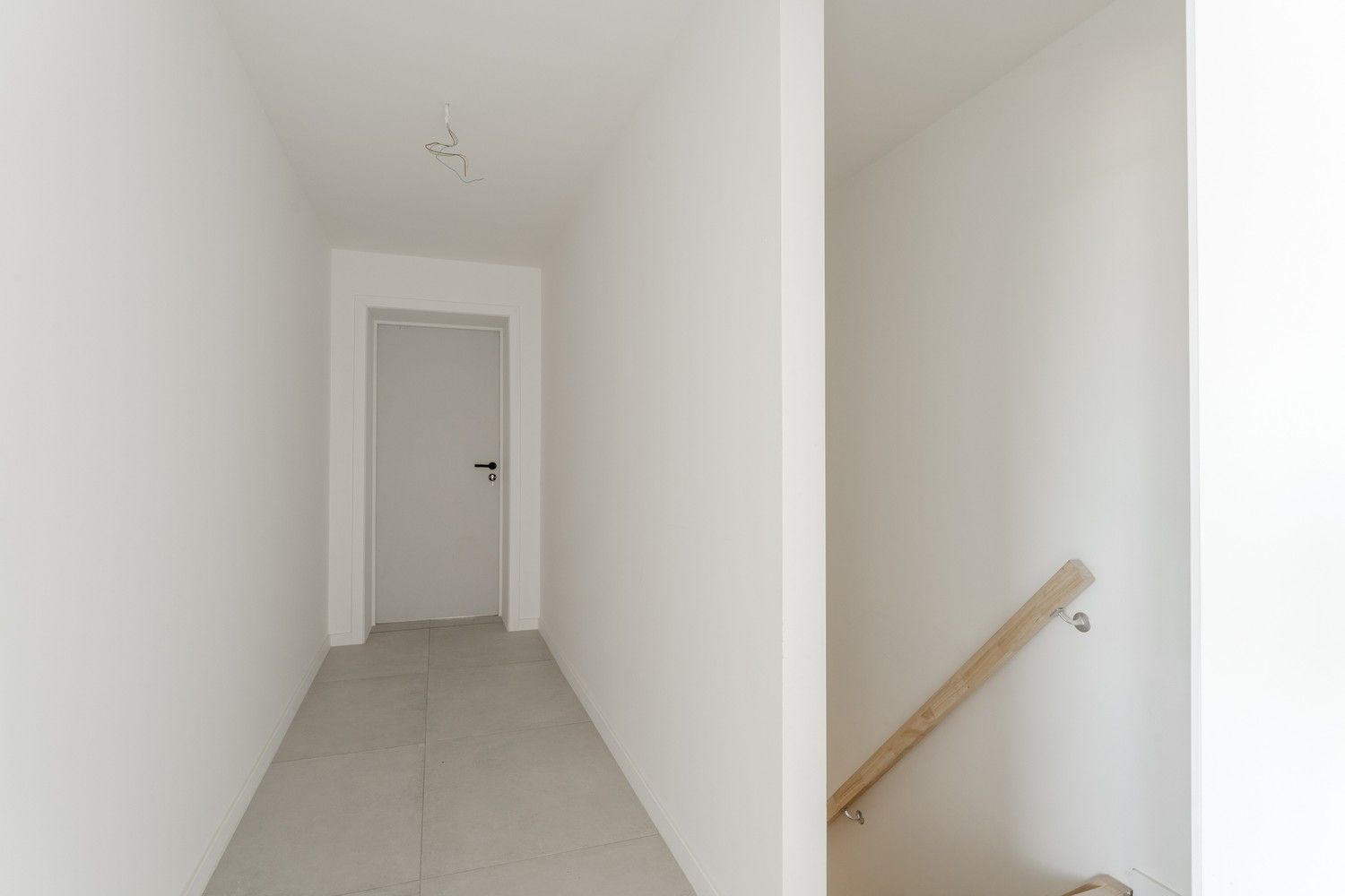 Volledig gerenoveerd appartement met 2 slaapkamers en een terras foto 2