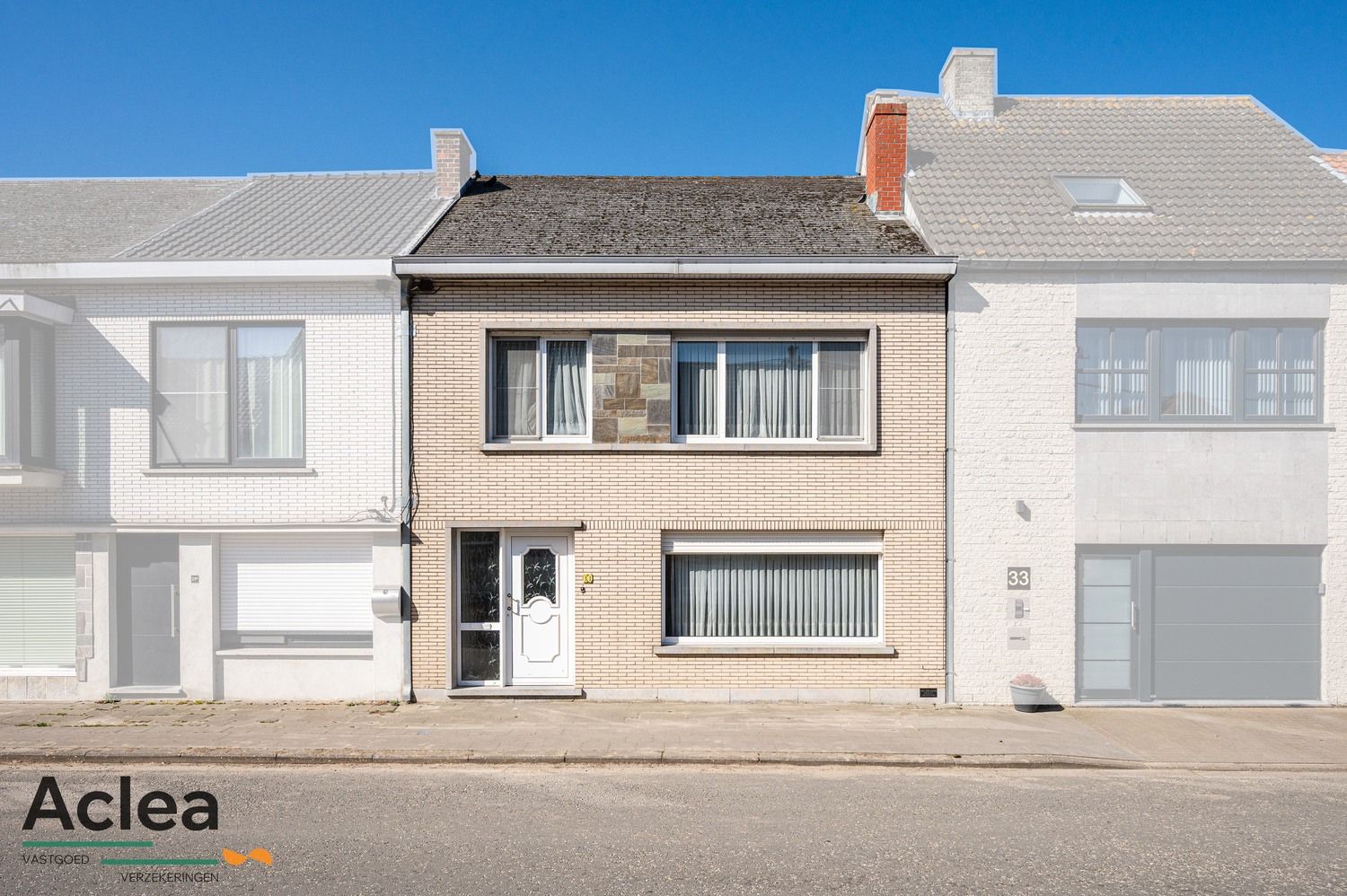 Hoofdfoto van de publicatie: Verzorgde woning met 2 zeer ruime slpks en bureauruimte