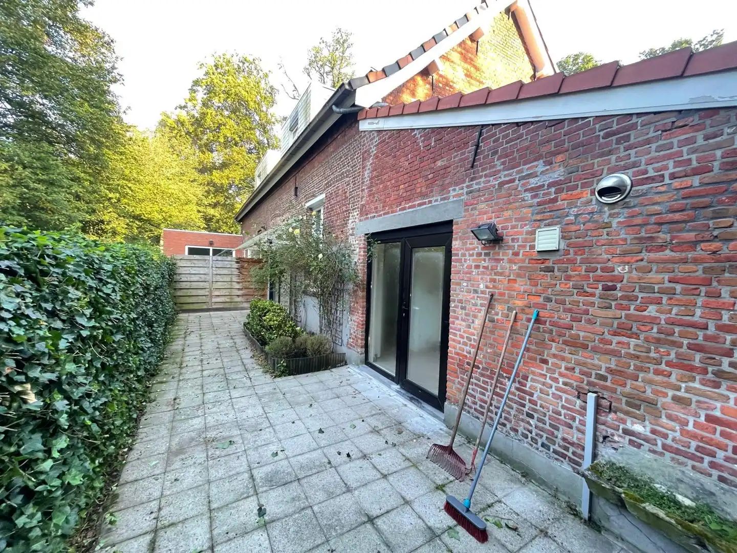 HUIS MET TUIN foto 12