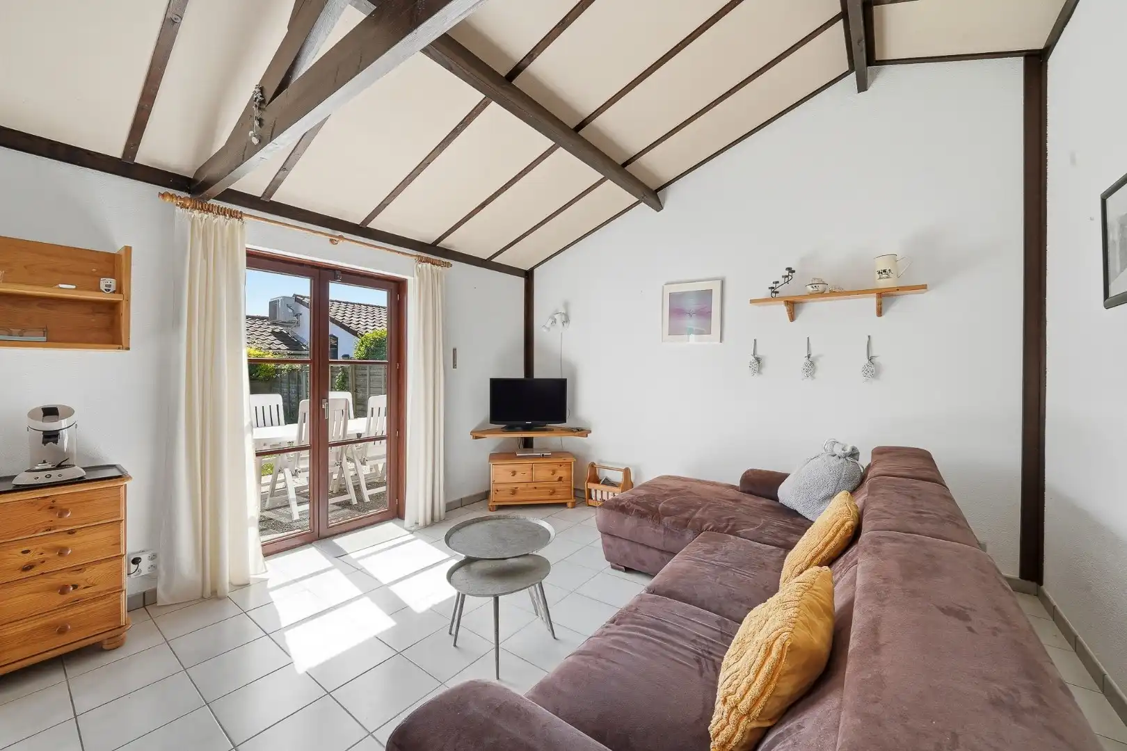 Instapklare vakantiewoning met zonnige tuin en 2 slaapkamers foto 4