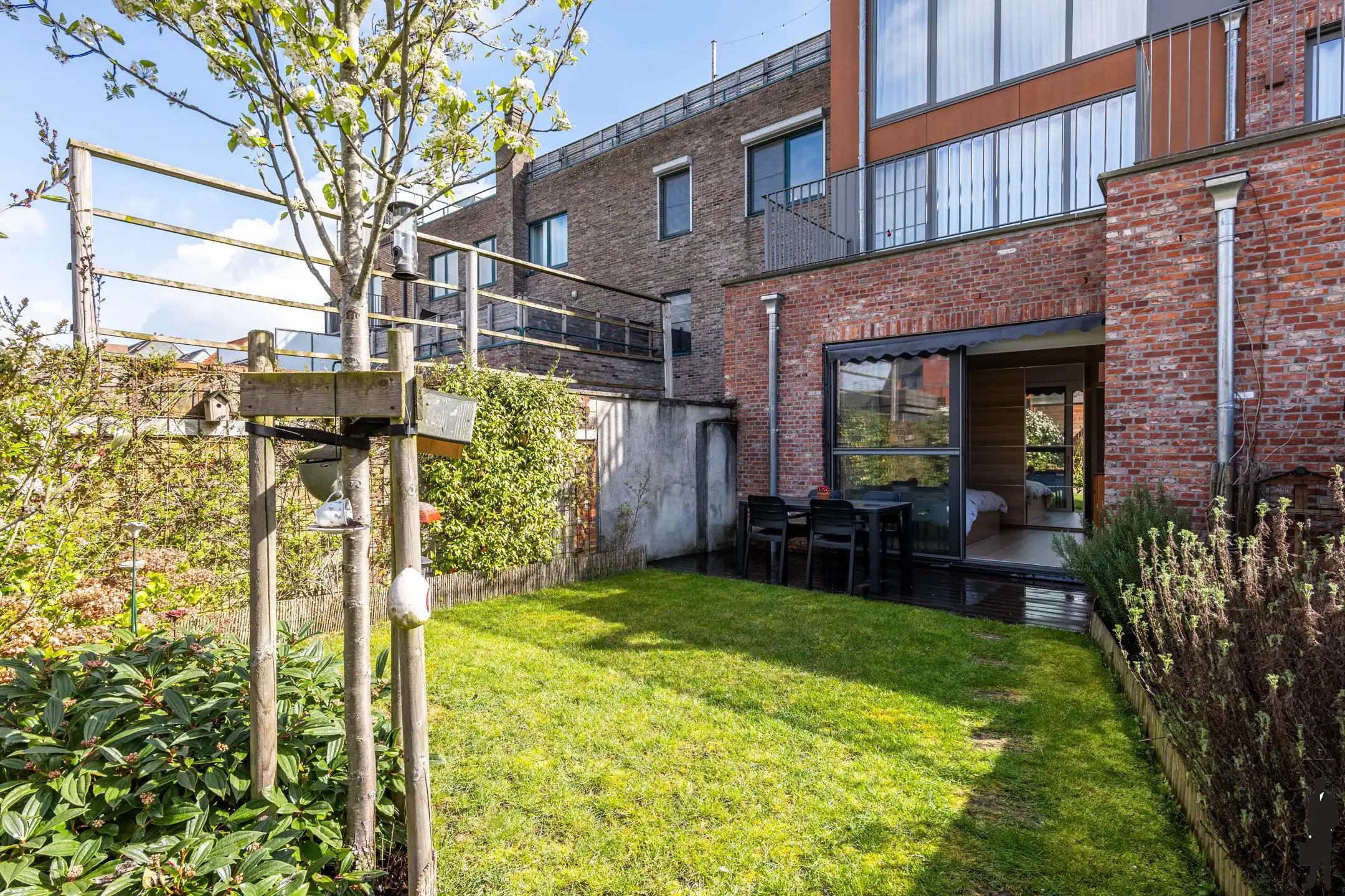 Instapklaar gelijkvloers appartement met tuin en carport foto 13