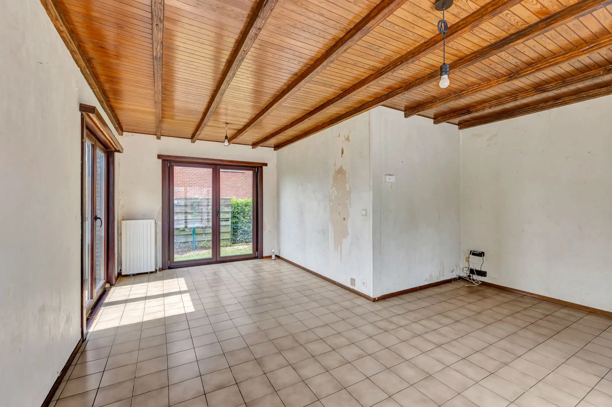 Te renoveren bungalow op een rustige locatie foto 8
