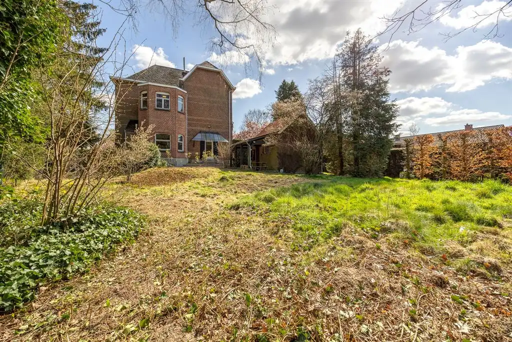 Unieke herenwoning met veel potentieel foto 7