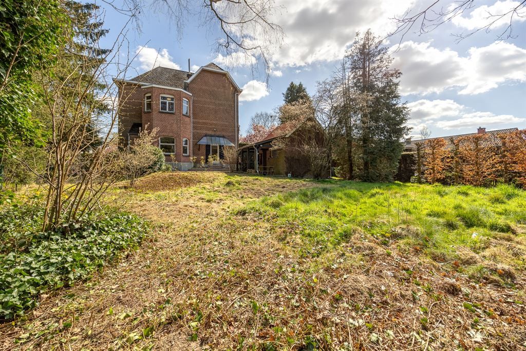 Unieke herenwoning met veel potentieel foto 7