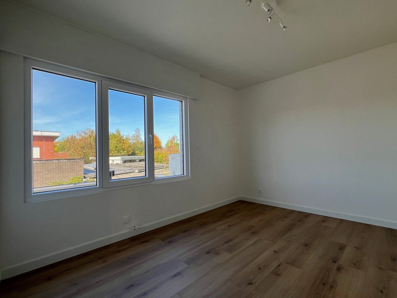 Volledig gerenoveerde woning met 3 slaapkamers en garage foto 8