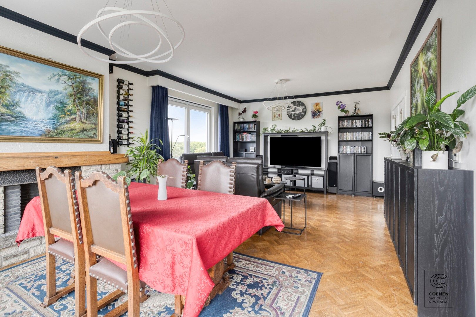 Ruim gerenoveerd appartement van 97 m² met twee slaapkamers te Merksem! foto 8
