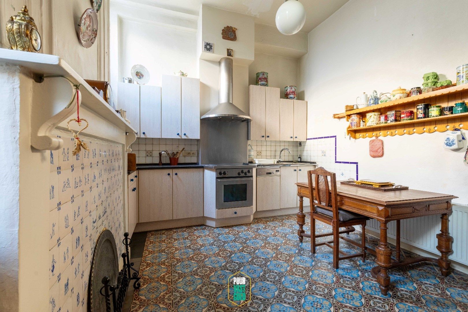 Te huur voor korte duur – Karaktervolle historische woning in hartje Brugge foto 9