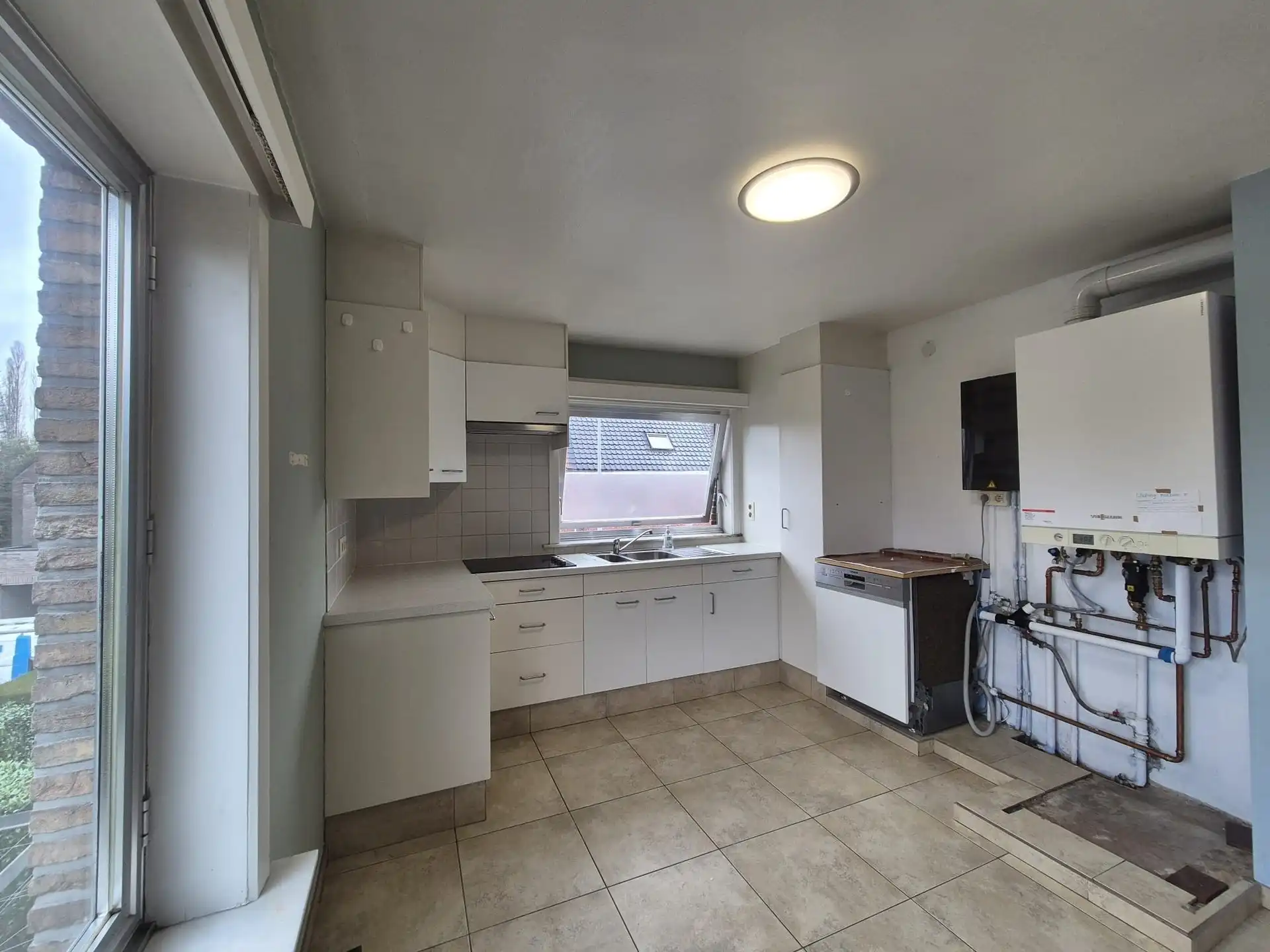 Centraal gelegen ruim appartement met groot zongericht terras en garage. foto 12