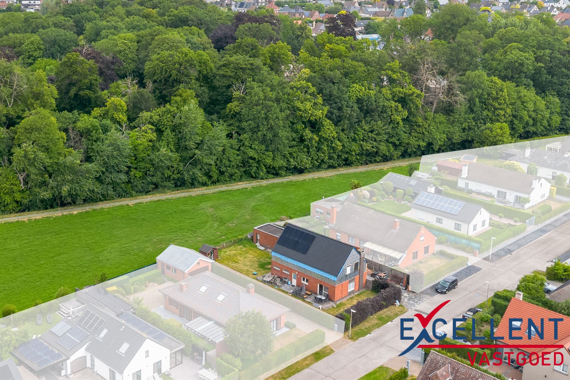 Ideaal gelegen alleenstaande woning in rustige wijk te Astene foto {{pictureIndex}}