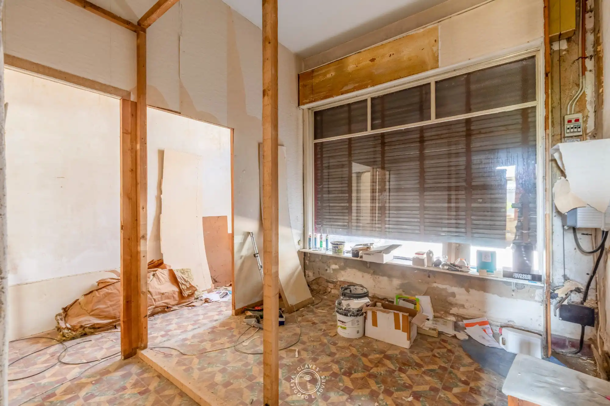 Te renoveren woning met garage in het centrum van Sint-Niklaas foto 3