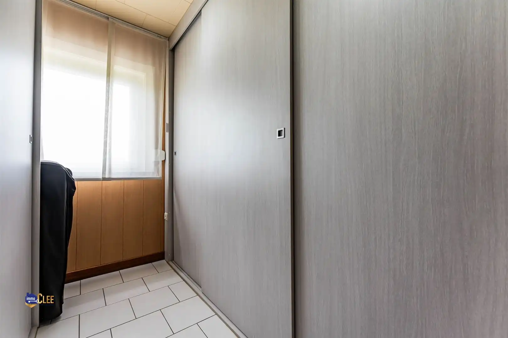Gelijkvloerse bungalow met veranda, garage en ruime tuin foto 8