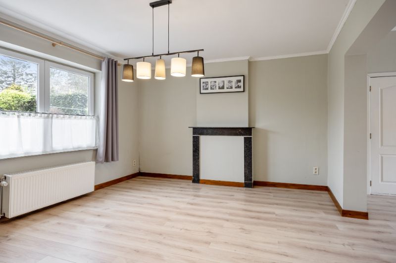 LANDELIJK GELEGEN WONING VOORZIEN VAN 3 SLAAPKAMERS, GARAGE EN AANGELEGDE TUIN OP EEN PERCEEL VAN +/- 4A30CA. foto 6
