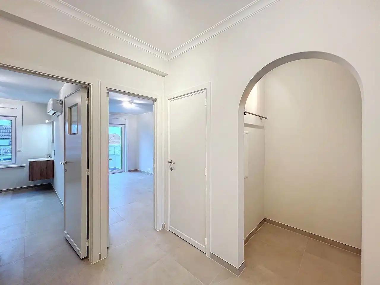 Instapklaar appartement met centrale ligging nabij het station in Heist foto 9