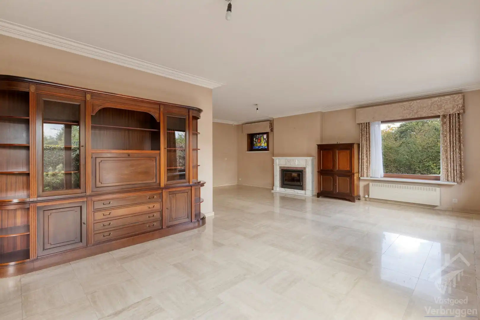 Ruime bungalow met 3 slaapkamers, bureau en dubbele garage foto 6