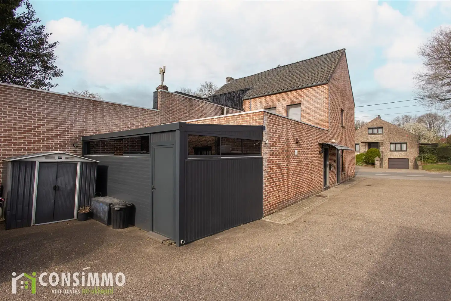 Woonst met handelspand op centrale ligging in Genk-Bret foto 4