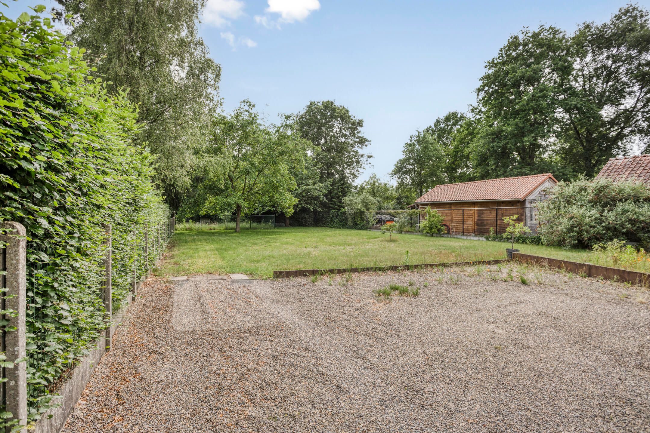 Te renoveren woning op ruim perceel foto 13