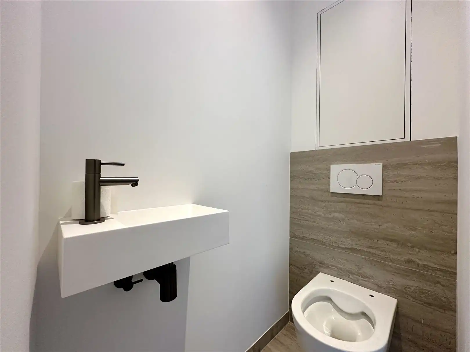 Ruim en licht 2-slaapkamerappartement met dakterras foto 18