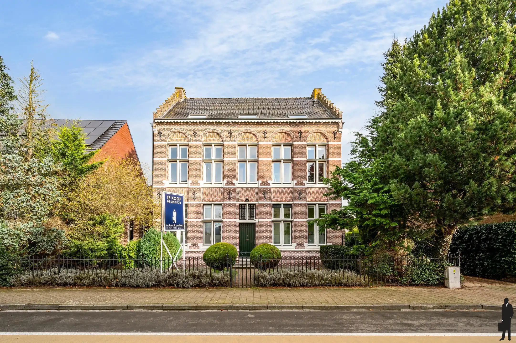 Hoofdfoto van de publicatie: Historisch herenhuis pal in het centrum van Essen!