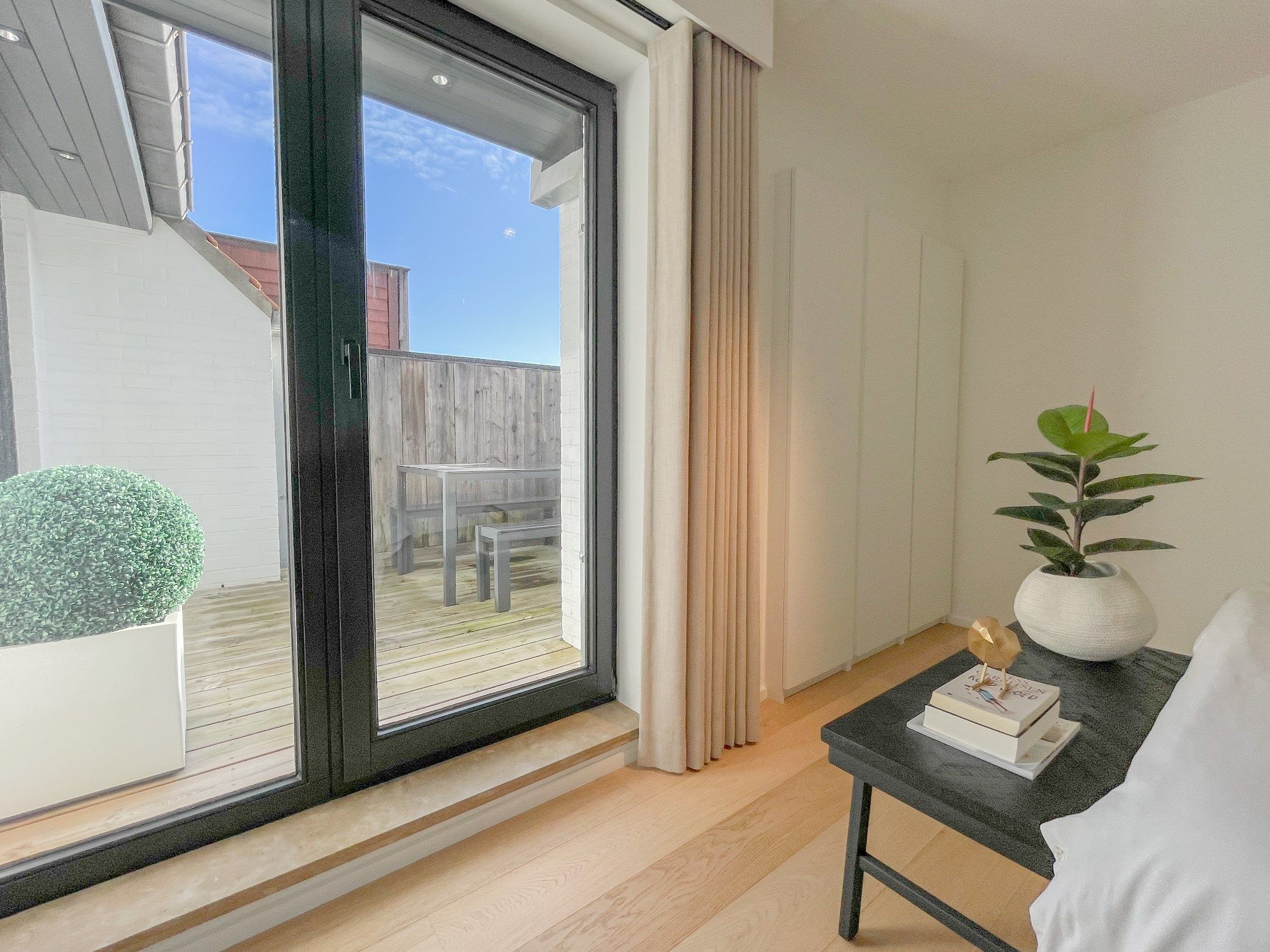 EXCLUSIEF TE KOOP: Lichtrijk appartement met twee ruime terrassen en een prachtig open zicht gelegen in een kleinschalige residentie. foto 16