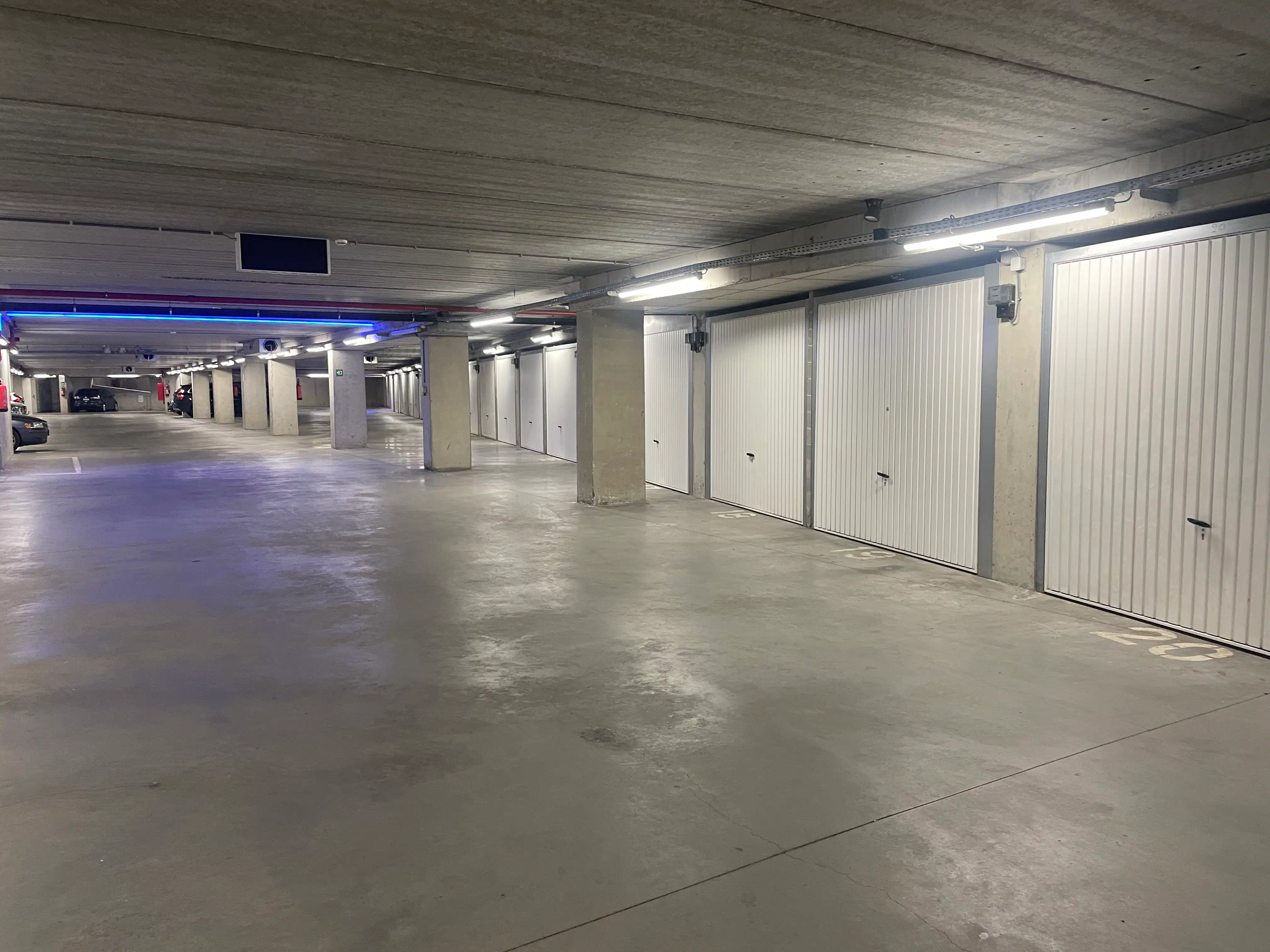 Ruime garagebox te huur in hartje centrum foto 3