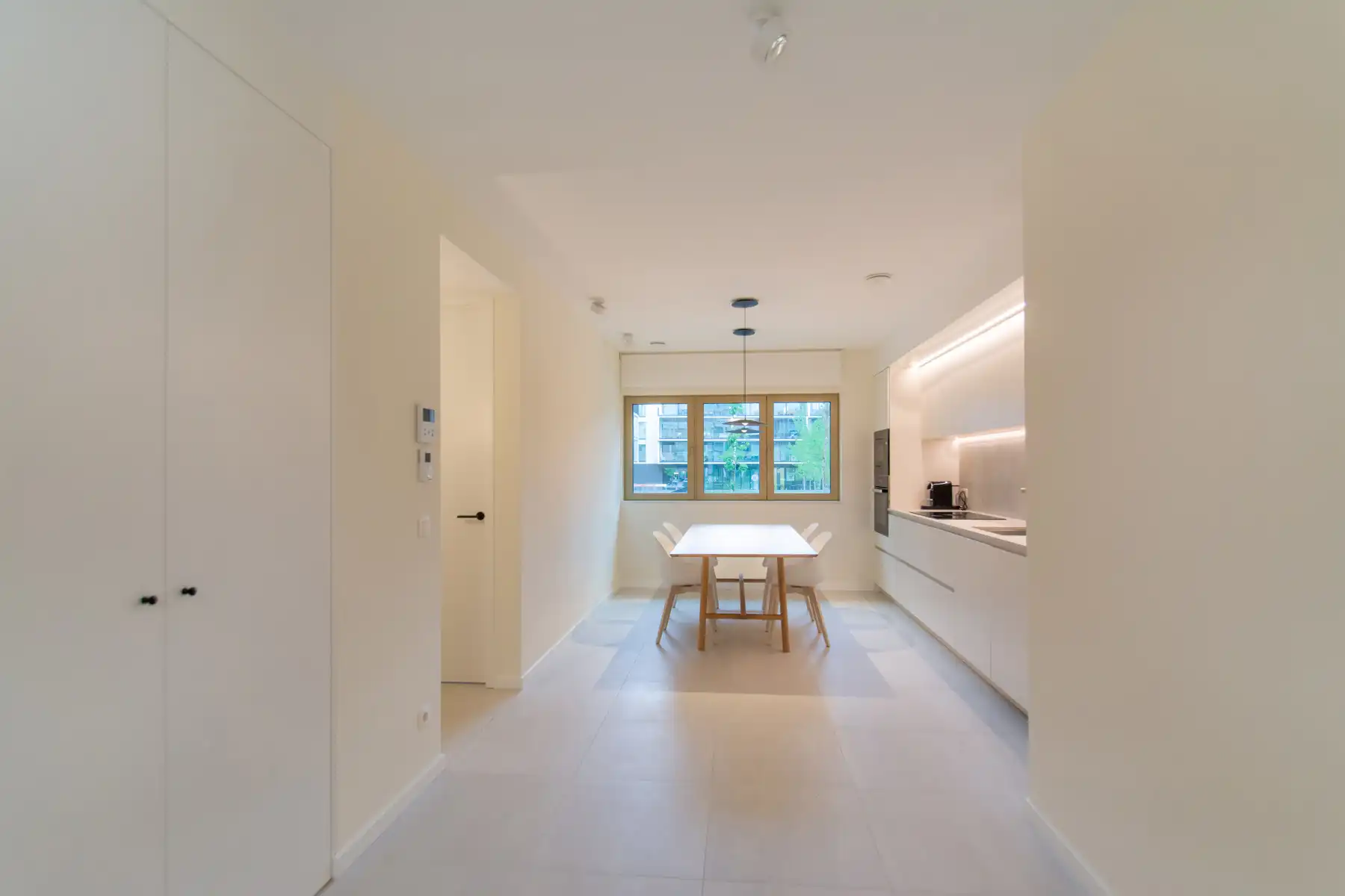 Prachtig gemeubeld 3 kamer appartement met mooi terras foto 6